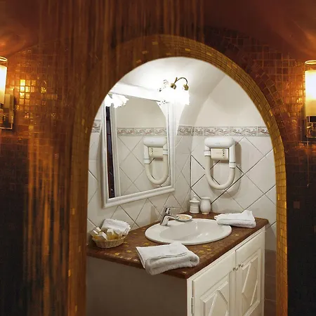 أجنحة أنتيليتس 4* ثيرا
